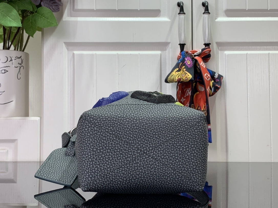 LV HOBO CRUISER PM M20875