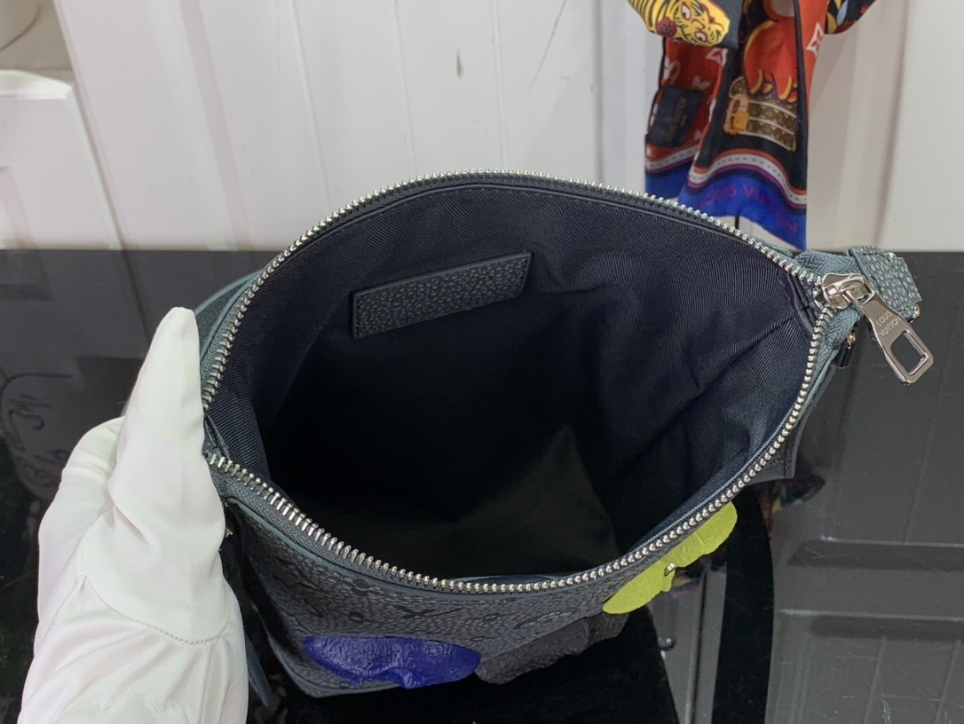 LV HOBO CRUISER PM M20875