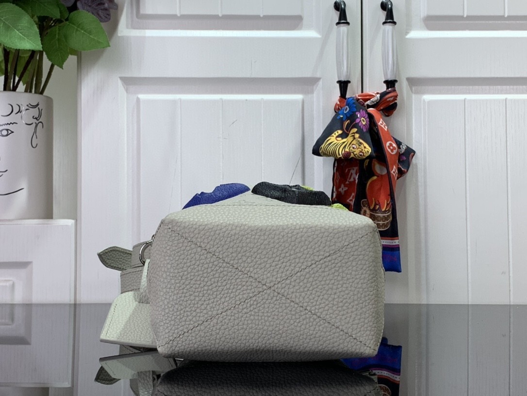 LV HOBO CRUISER PM M20875