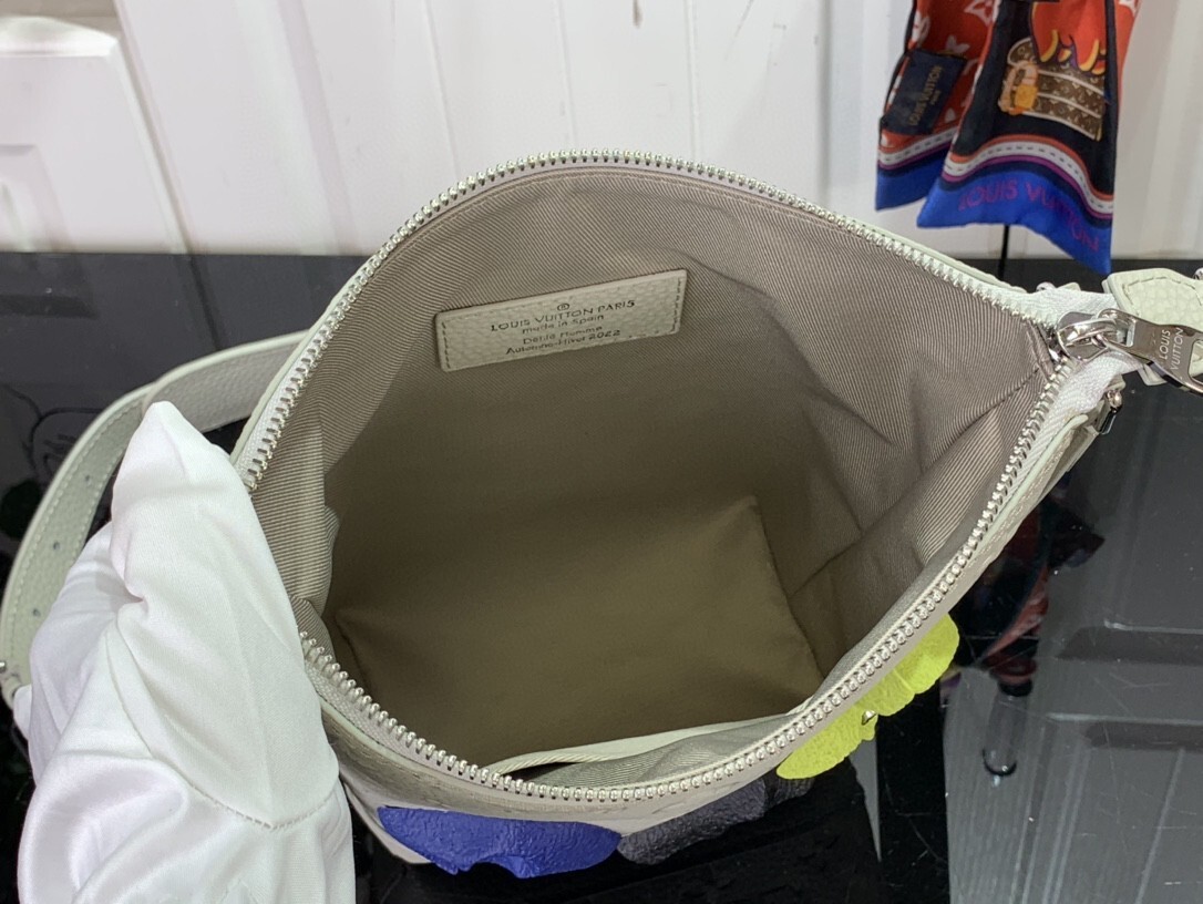 LV HOBO CRUISER PM M20875