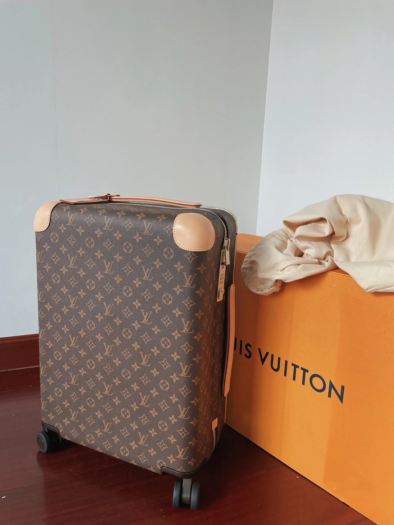 LV Horizon LUGGAGE M23303 
