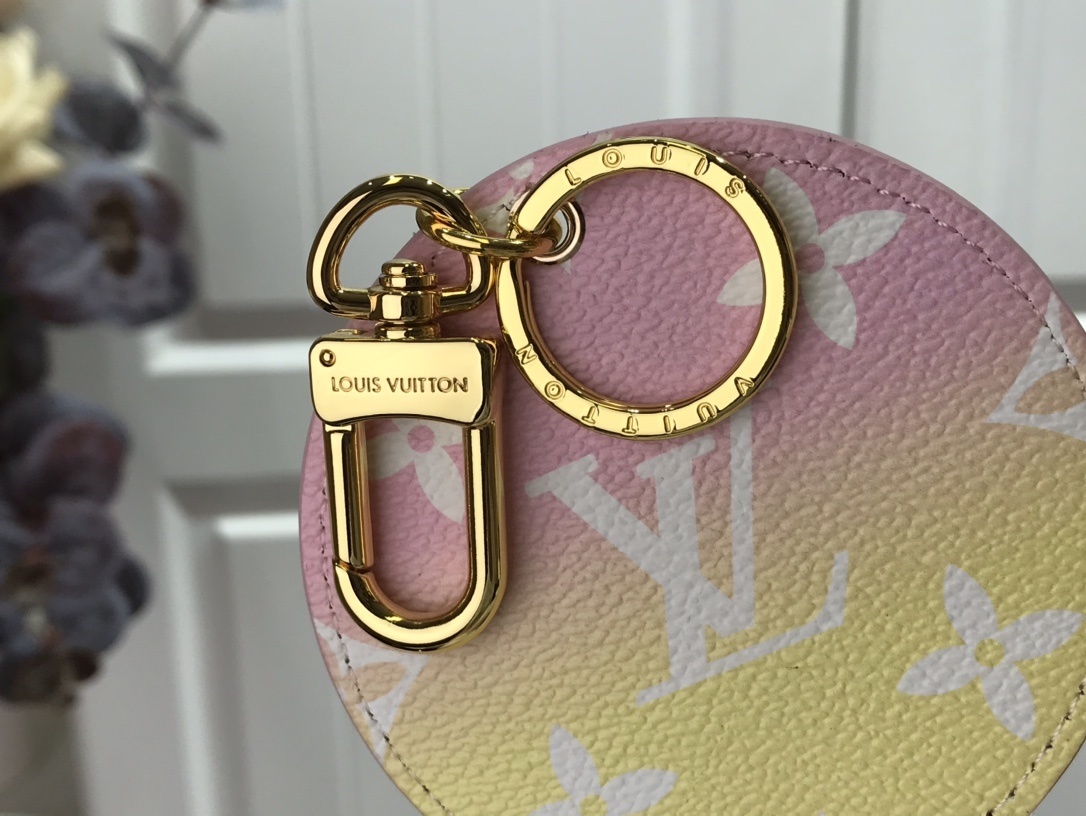 LV ILLUSTRE BAG CHARM AND KEY HOLDER M00285