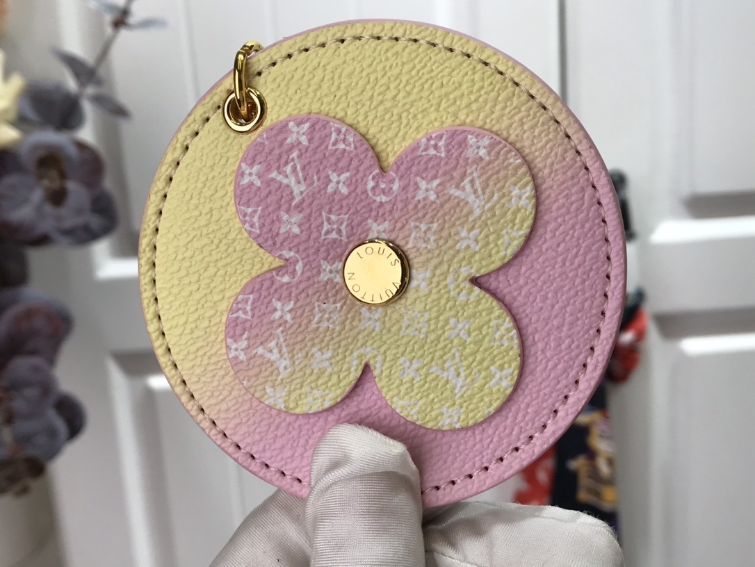 LV ILLUSTRE BAG CHARM AND KEY HOLDER M00285