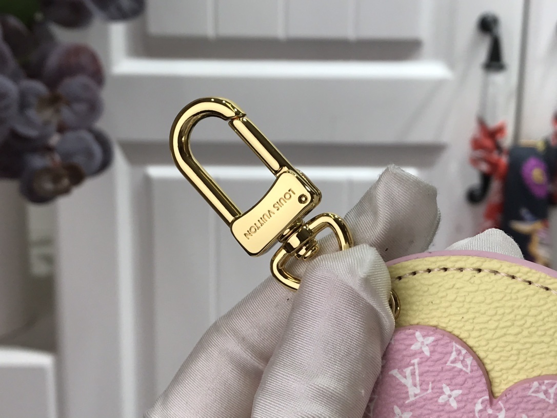 LV ILLUSTRE BAG CHARM AND KEY HOLDER M00285