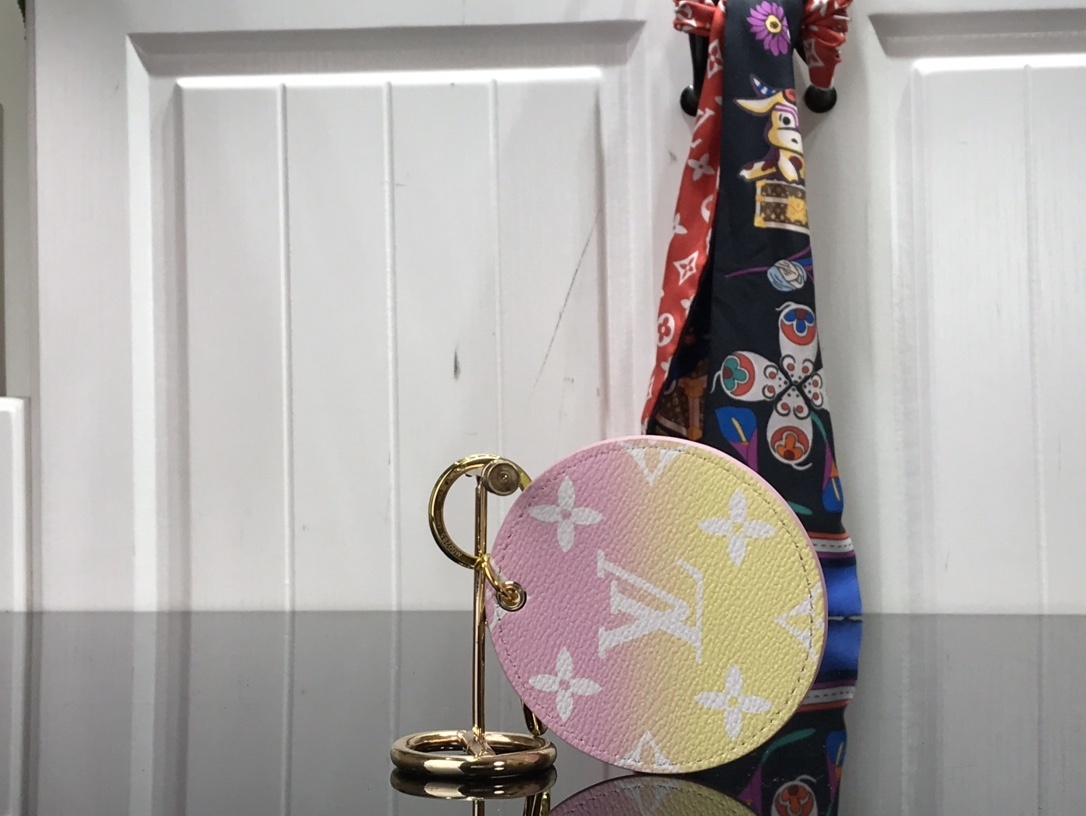 LV ILLUSTRE BAG CHARM AND KEY HOLDER M00285