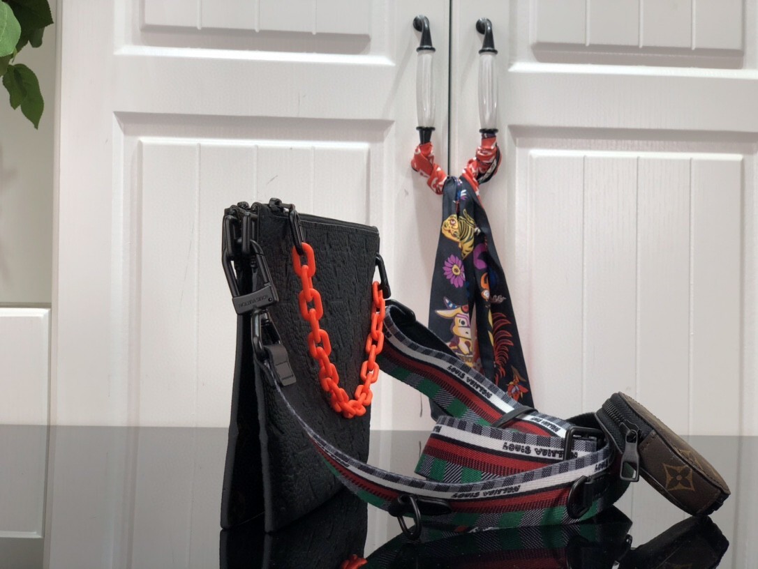 LV IN THE LOOP BAG M59681