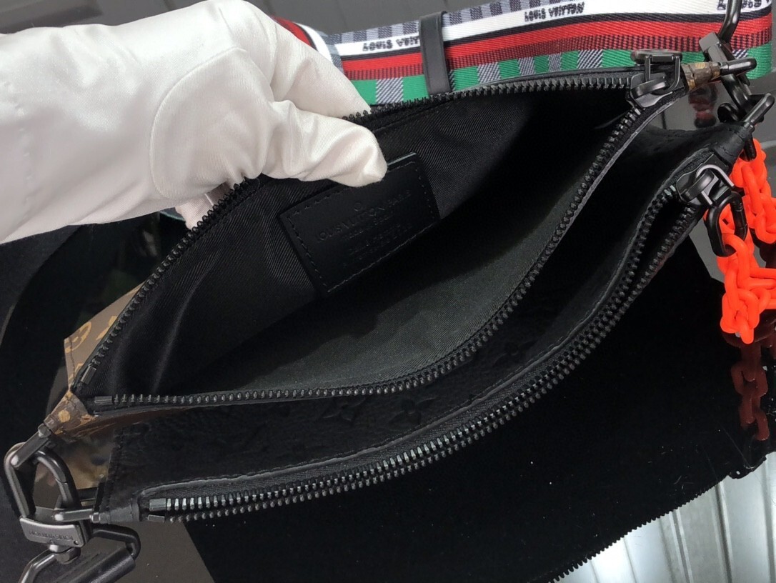 LV IN THE LOOP BAG M59681