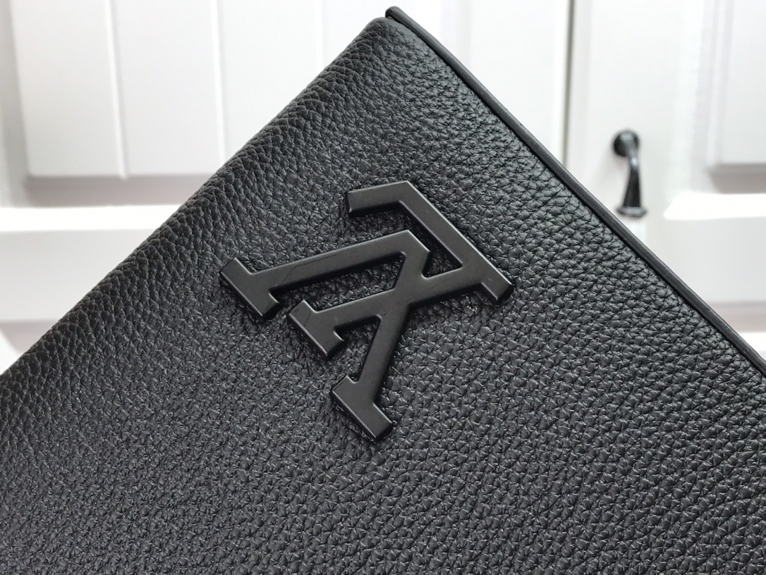 LV IPAD POUCH M69837 