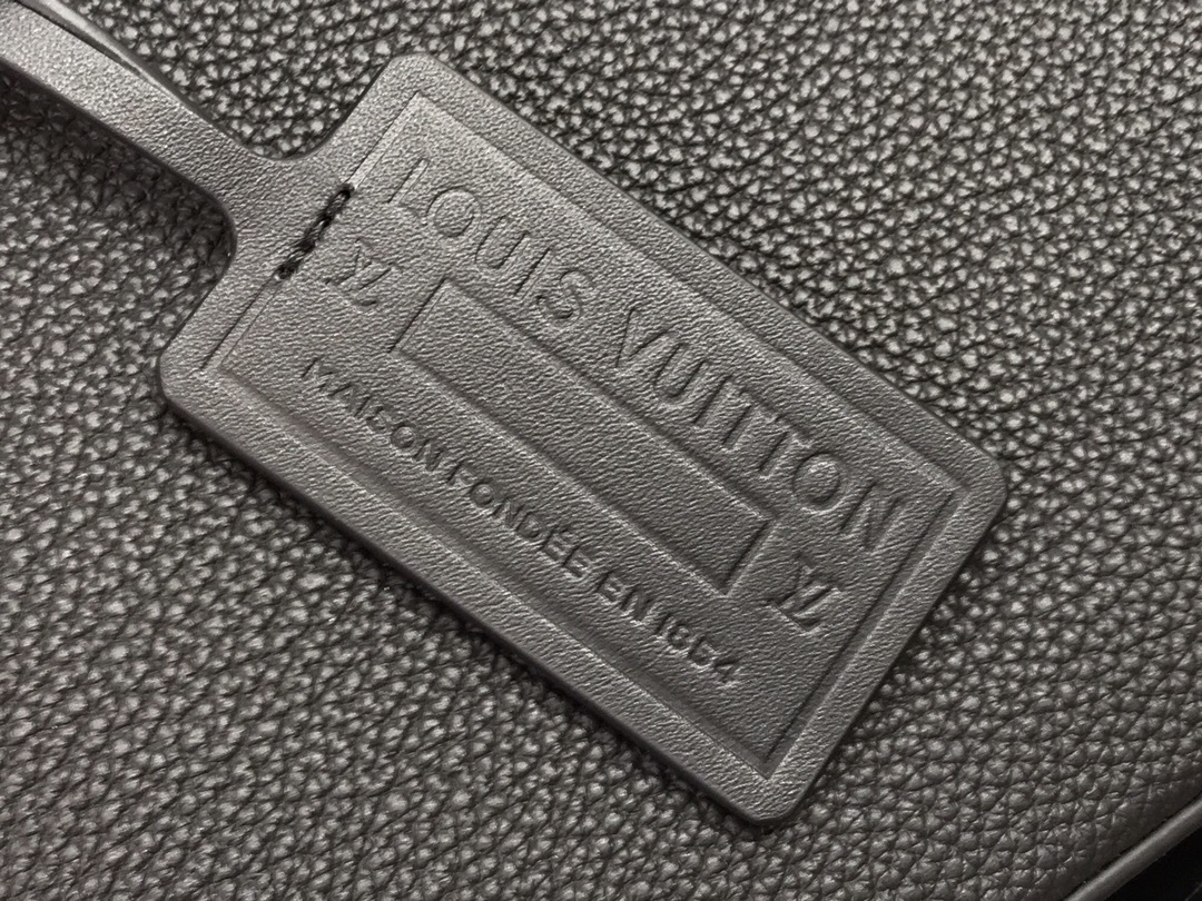 LV IPAD POUCH M69837 