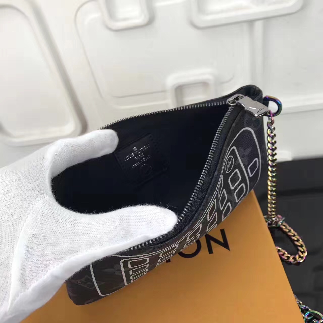 LV Iphone bag M64433