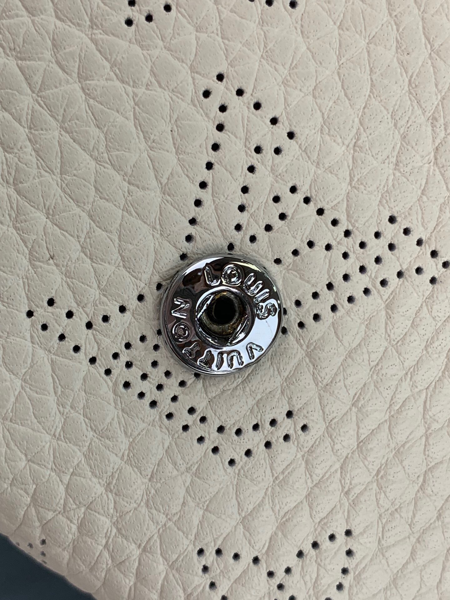 LV IRIS COMPACT wallet M69213