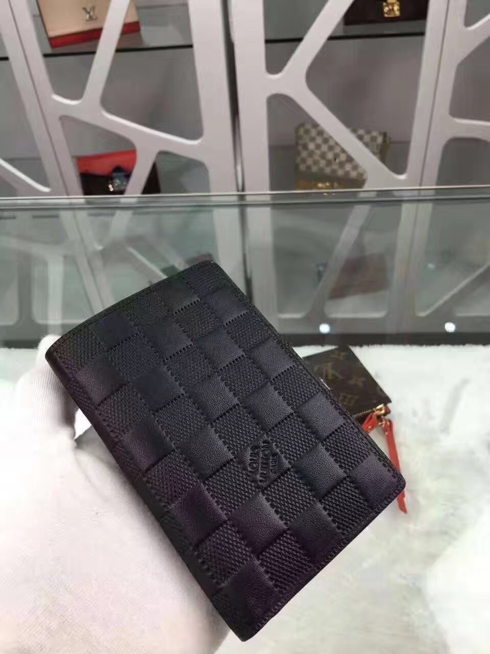 LV James wallet M63117B