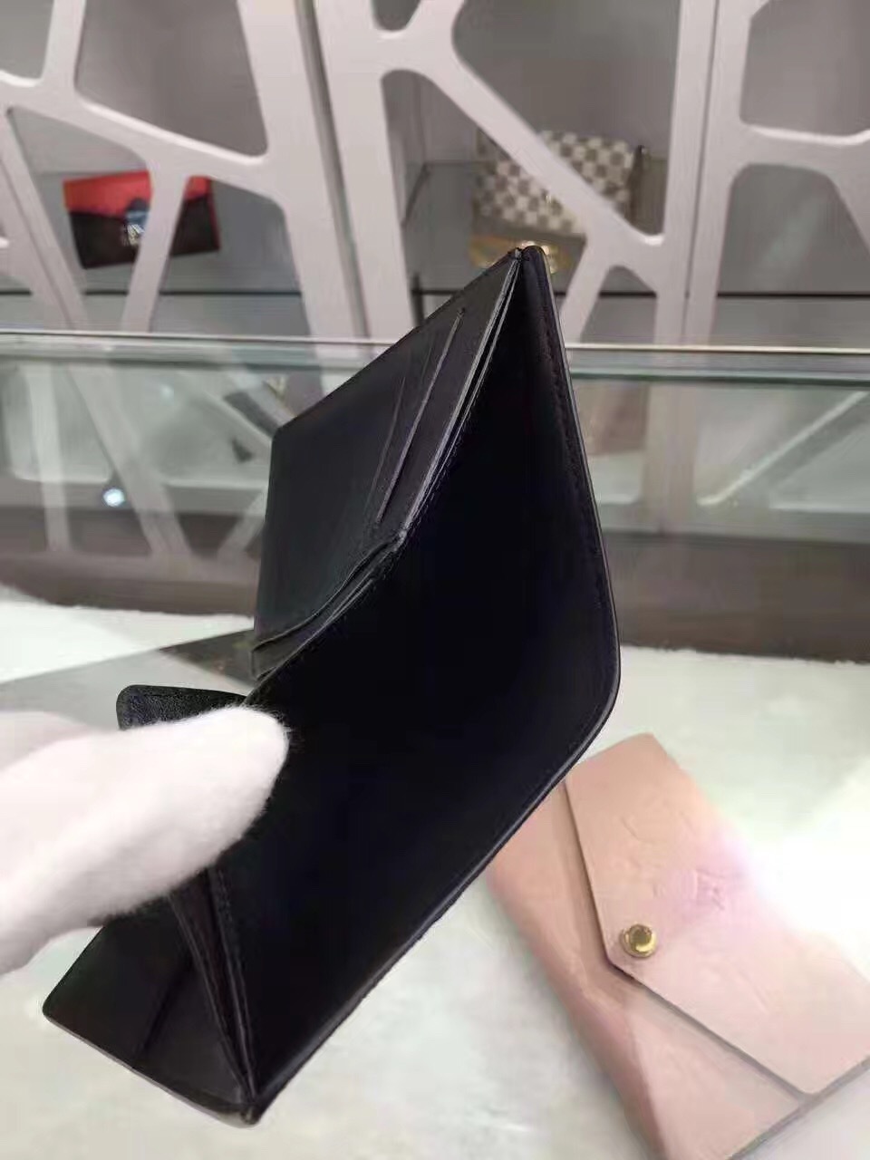 LV James wallet M63117B