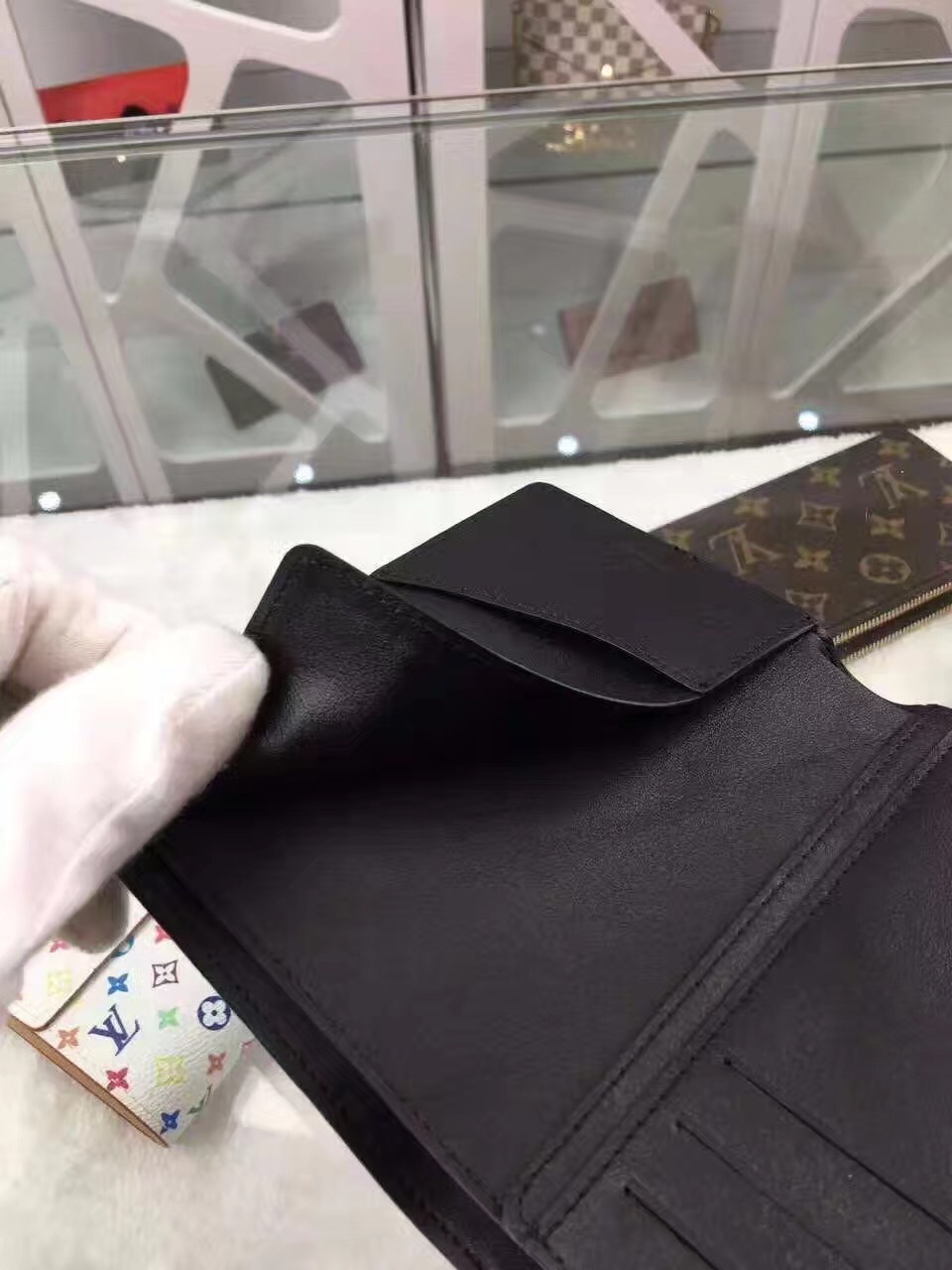 LV James wallet M63117B