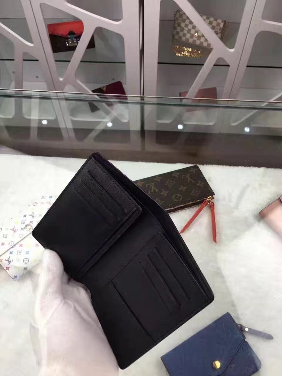 LV James wallet M63117B