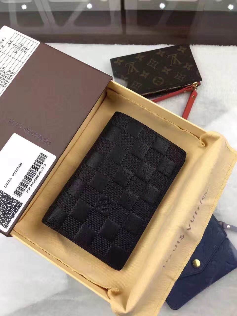 LV James wallet M63117B