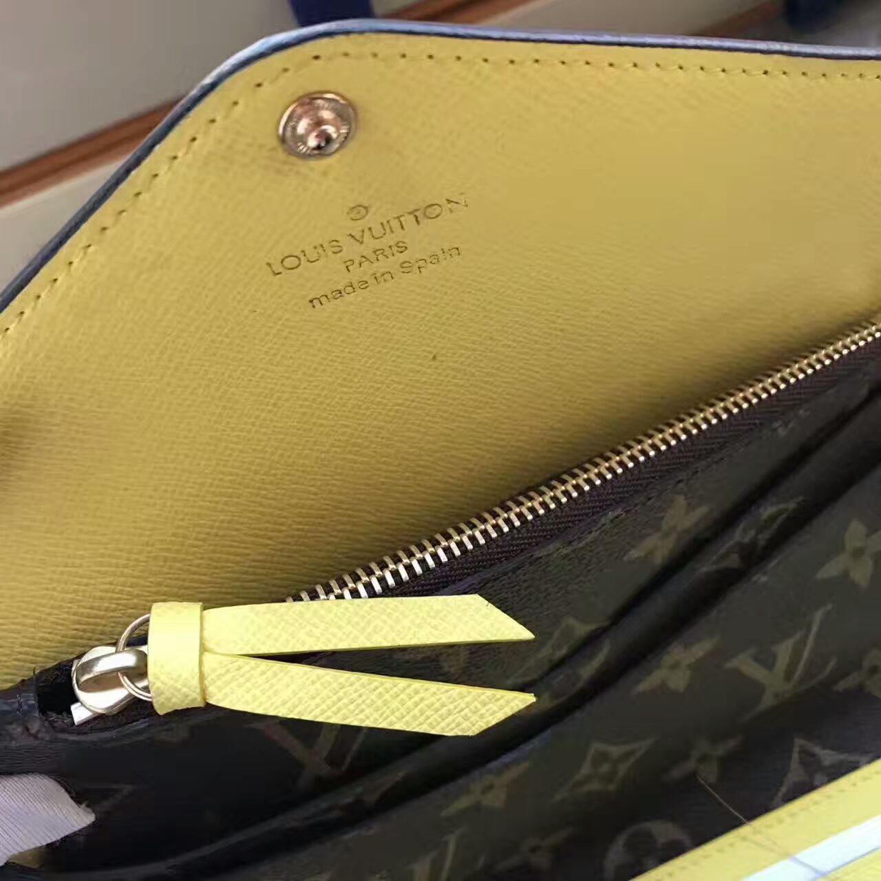 LV Josephine wallet 60708A