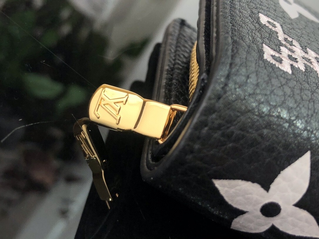 LV JULIETTE wallet M81212