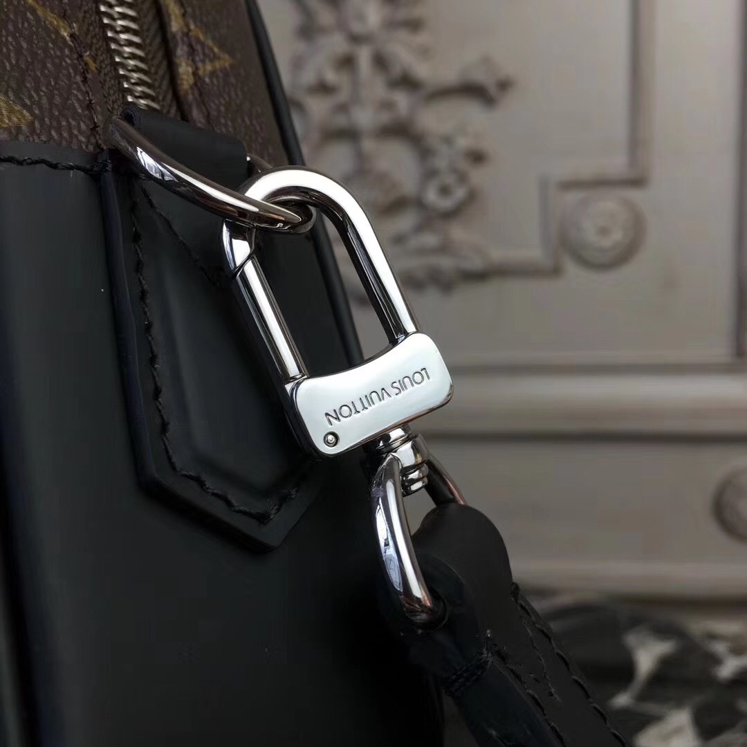 LV KASAI CLUTCH N41664