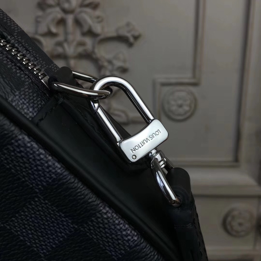 LV KASAI CLUTCH N41664