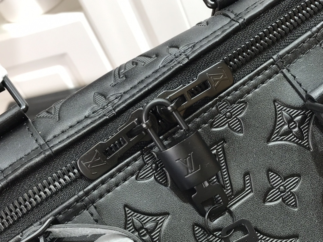 LV Keepall M44810