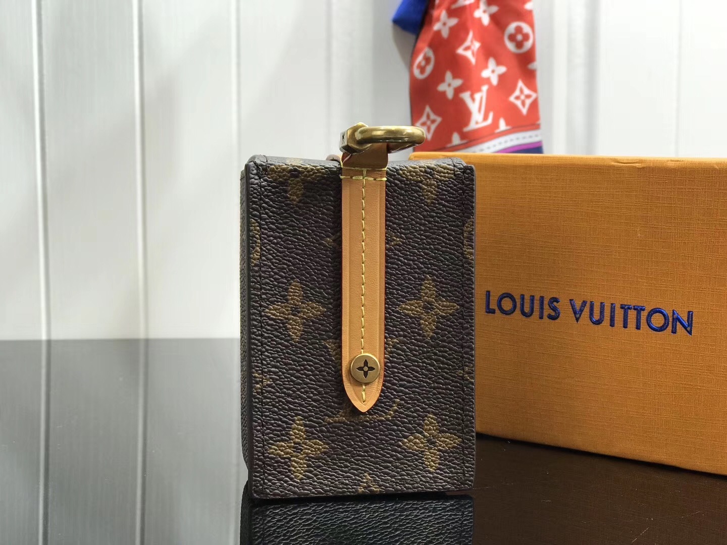 LV KEY CASE M68522V