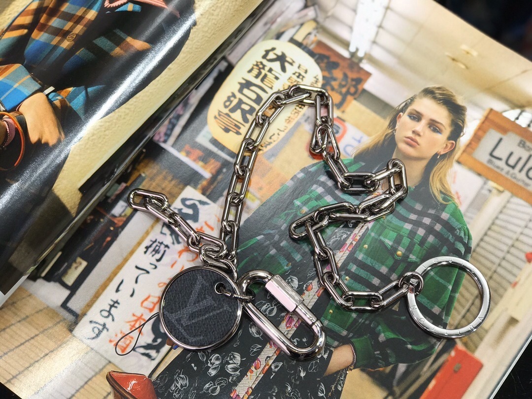 LV KEY CHAIN KEY HOLDER M68862