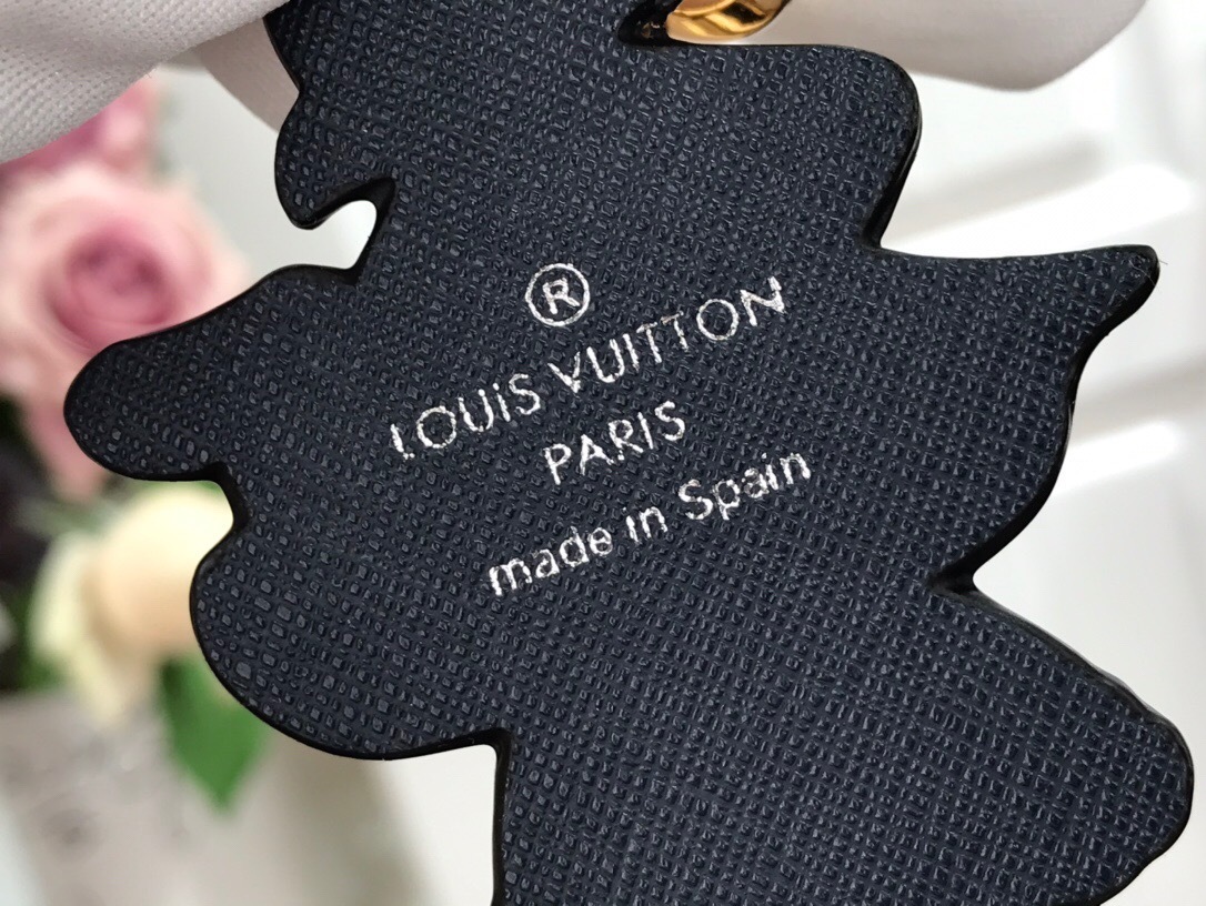 LV KEY HOLDER 120423A