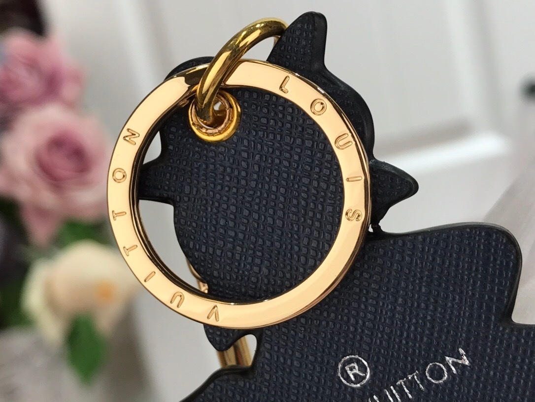 LV KEY HOLDER 120423A