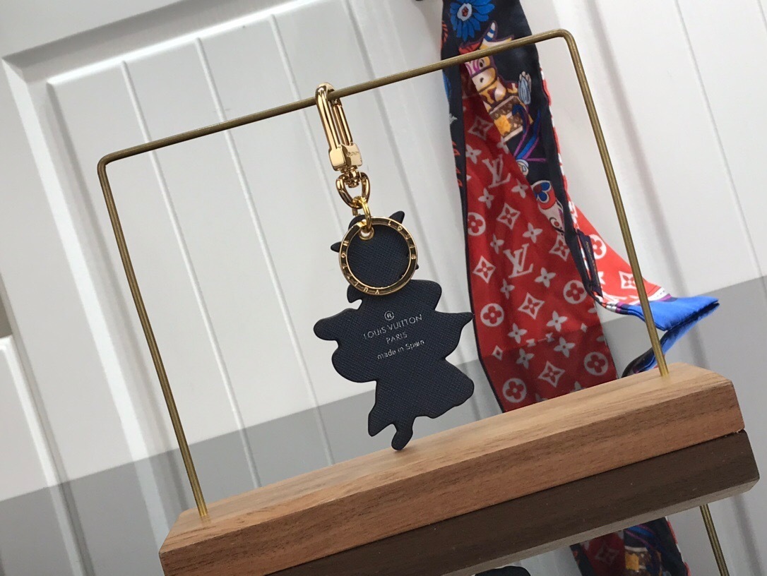 LV KEY HOLDER 120423A