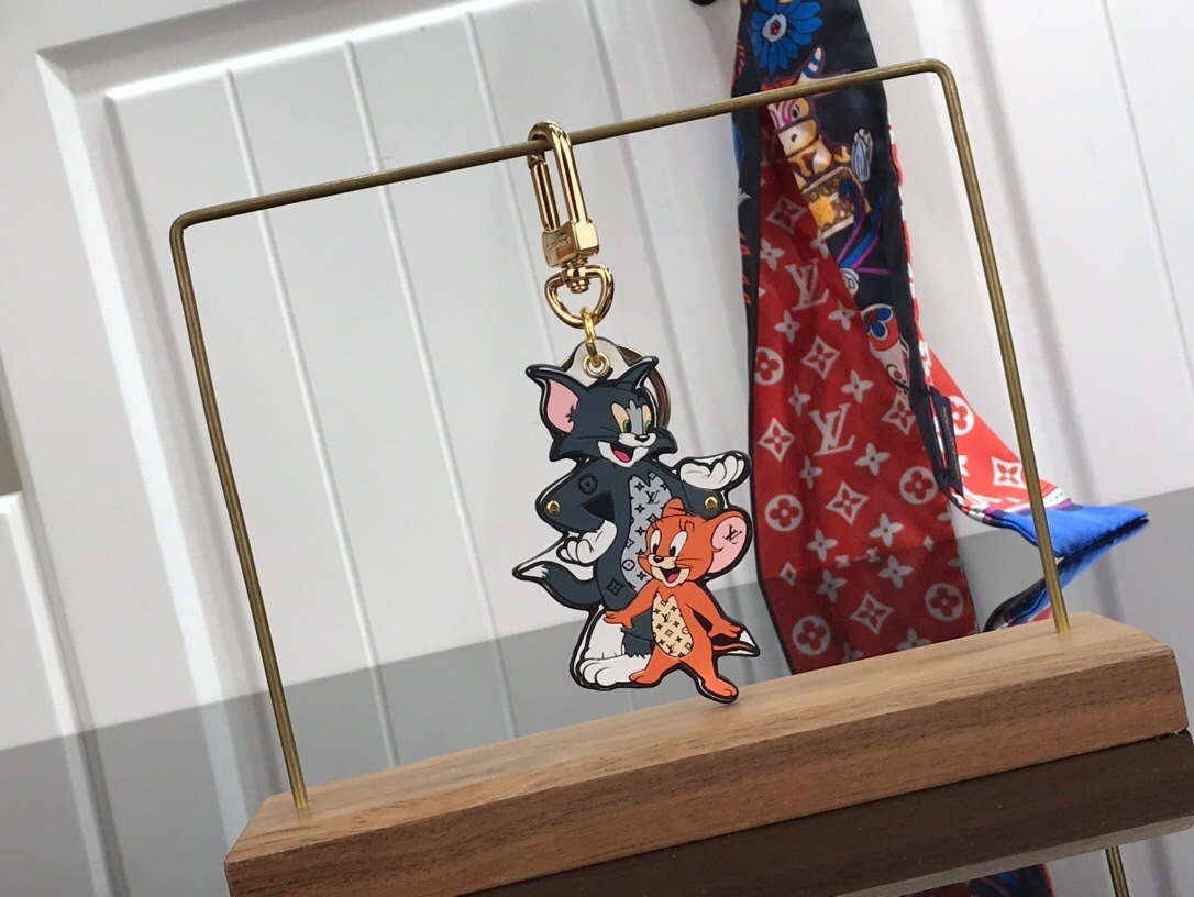 LV KEY HOLDER 120423A