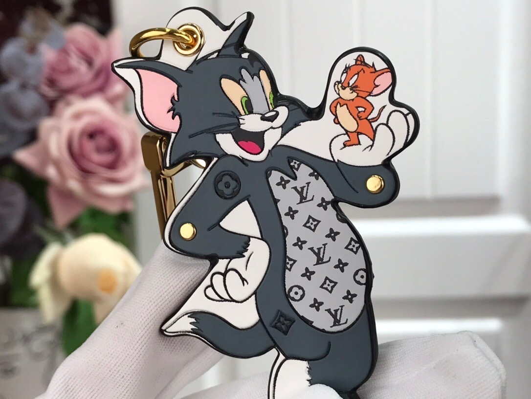 LV KEY HOLDER 120423A