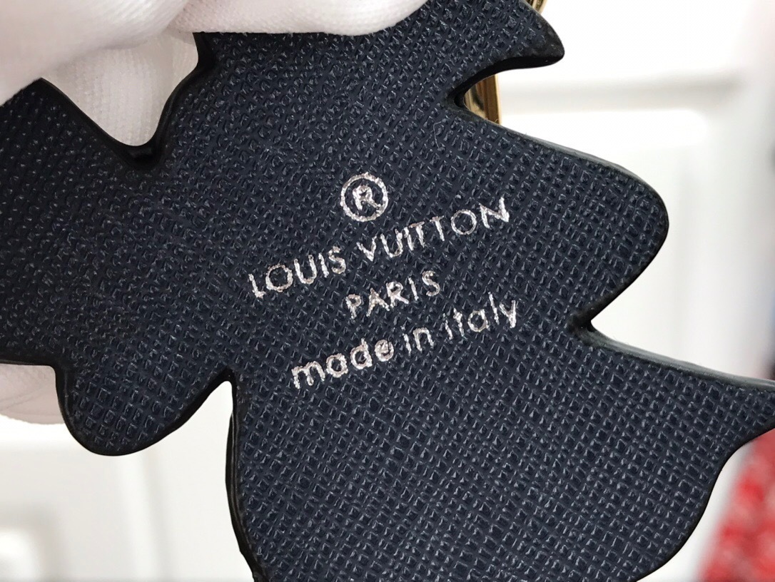 LV KEY HOLDER 120423A