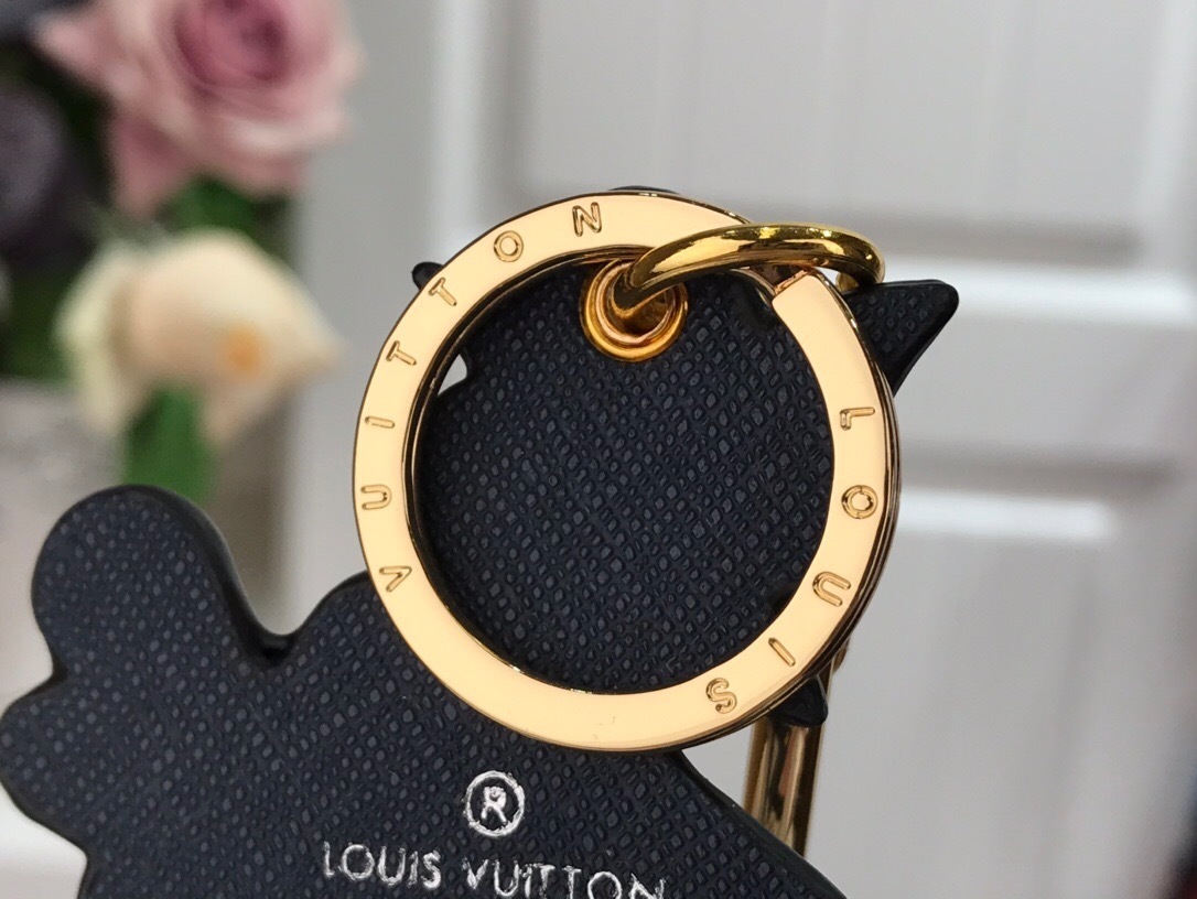 LV KEY HOLDER 120423A