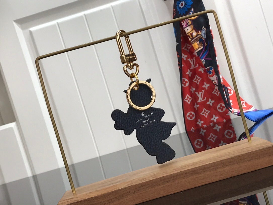 LV KEY HOLDER 120423A