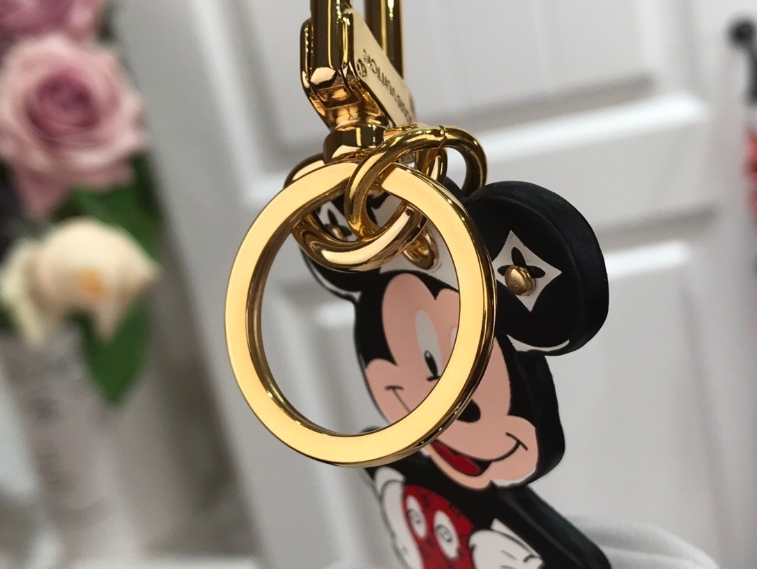 LV KEY HOLDER 120423A