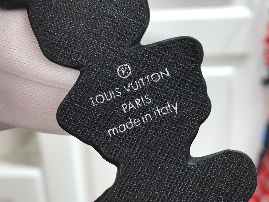 LV KEY HOLDER 120423A