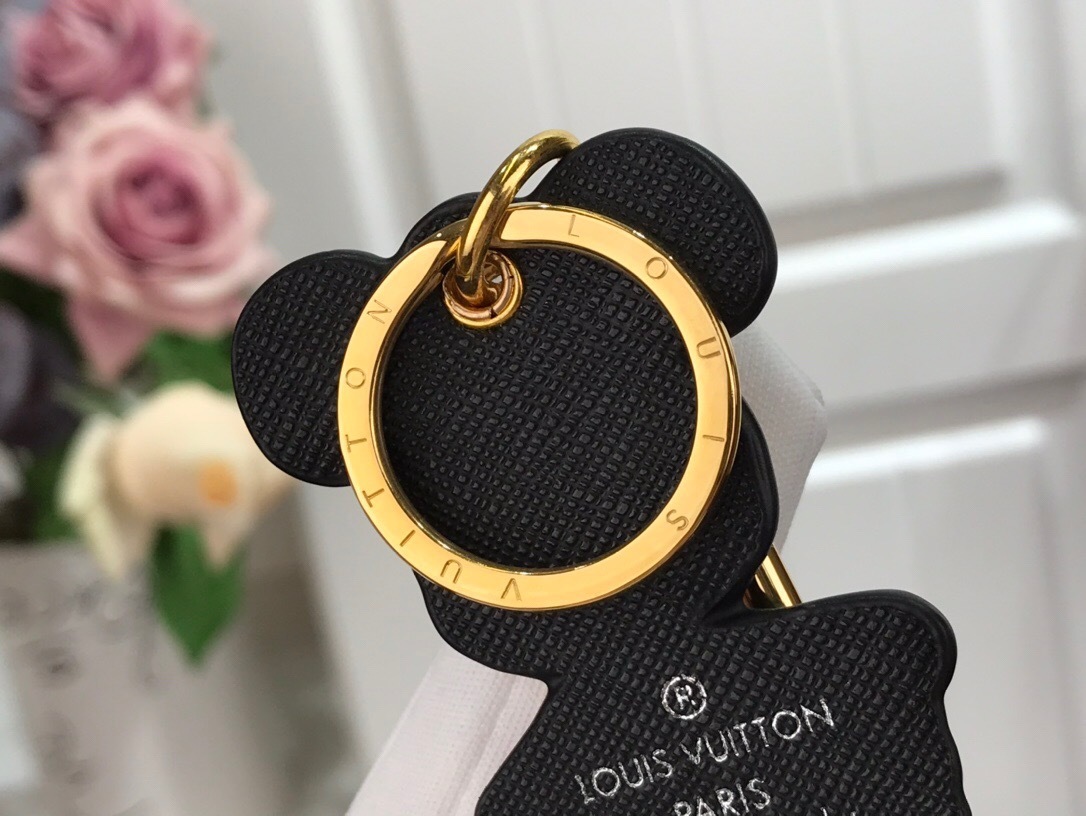 LV KEY HOLDER 120423A