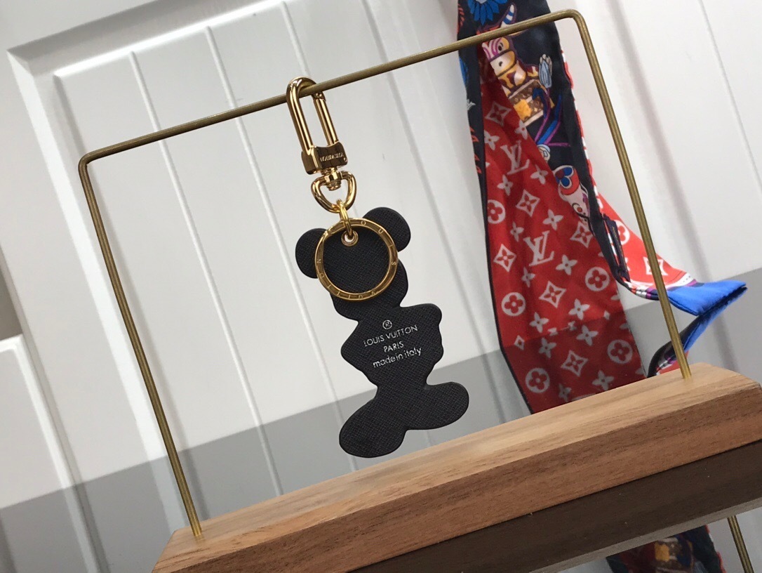 LV KEY HOLDER 120423A