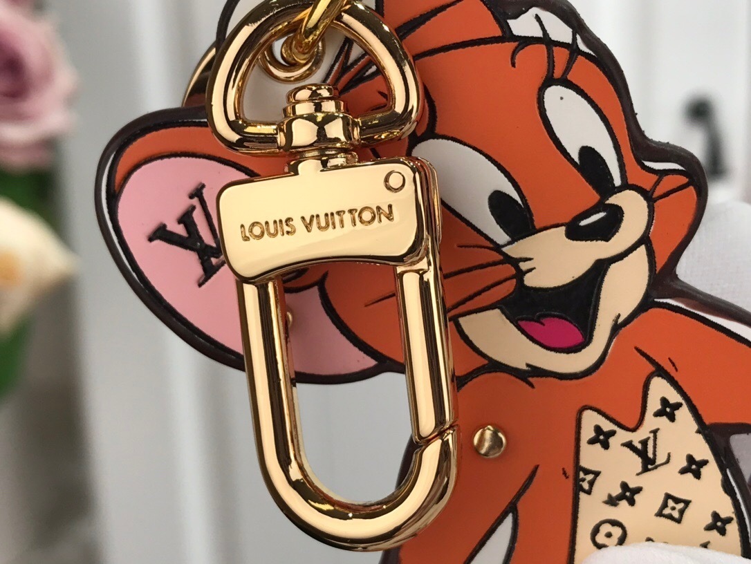 LV KEY HOLDER 120423A