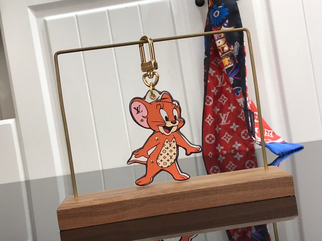 LV KEY HOLDER 120423A