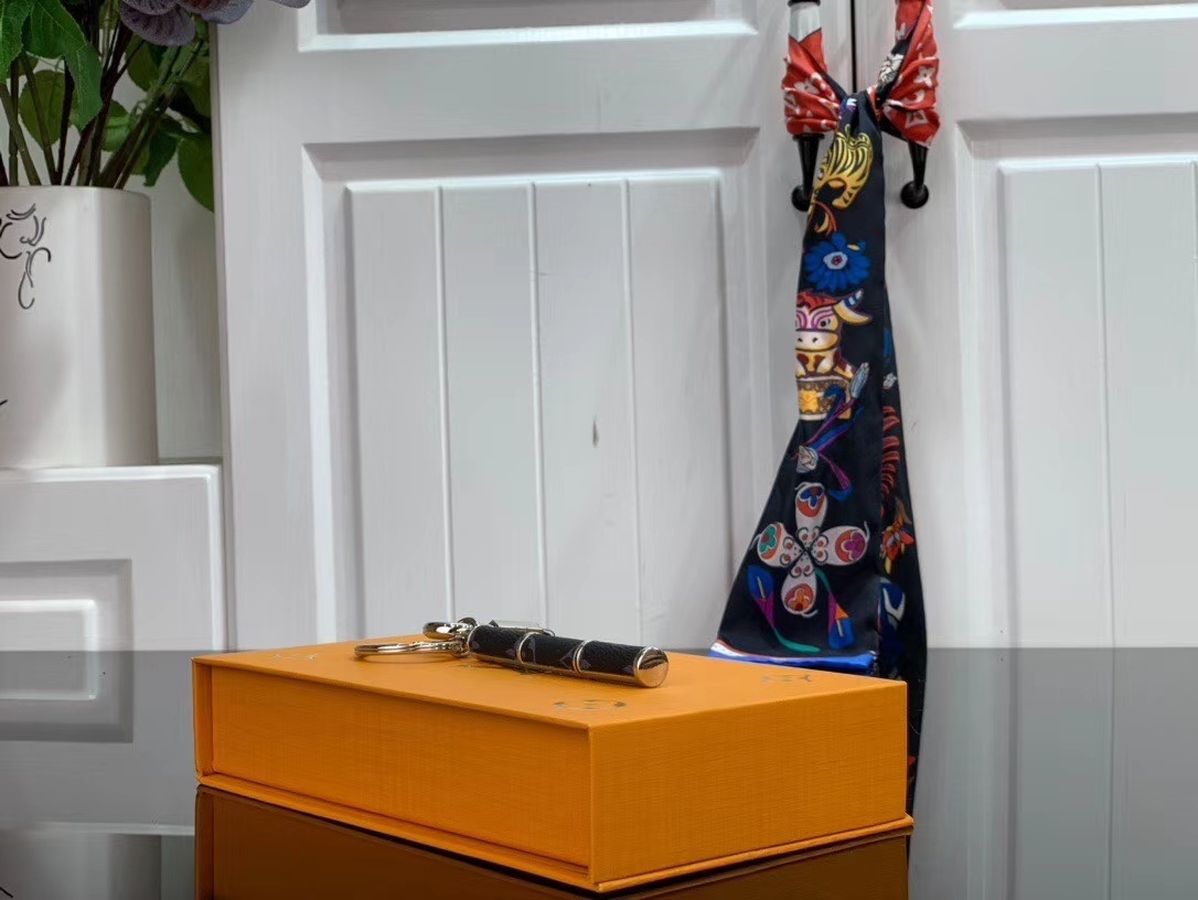 LV KEY HOLDER AND BAG CHARM 120715B