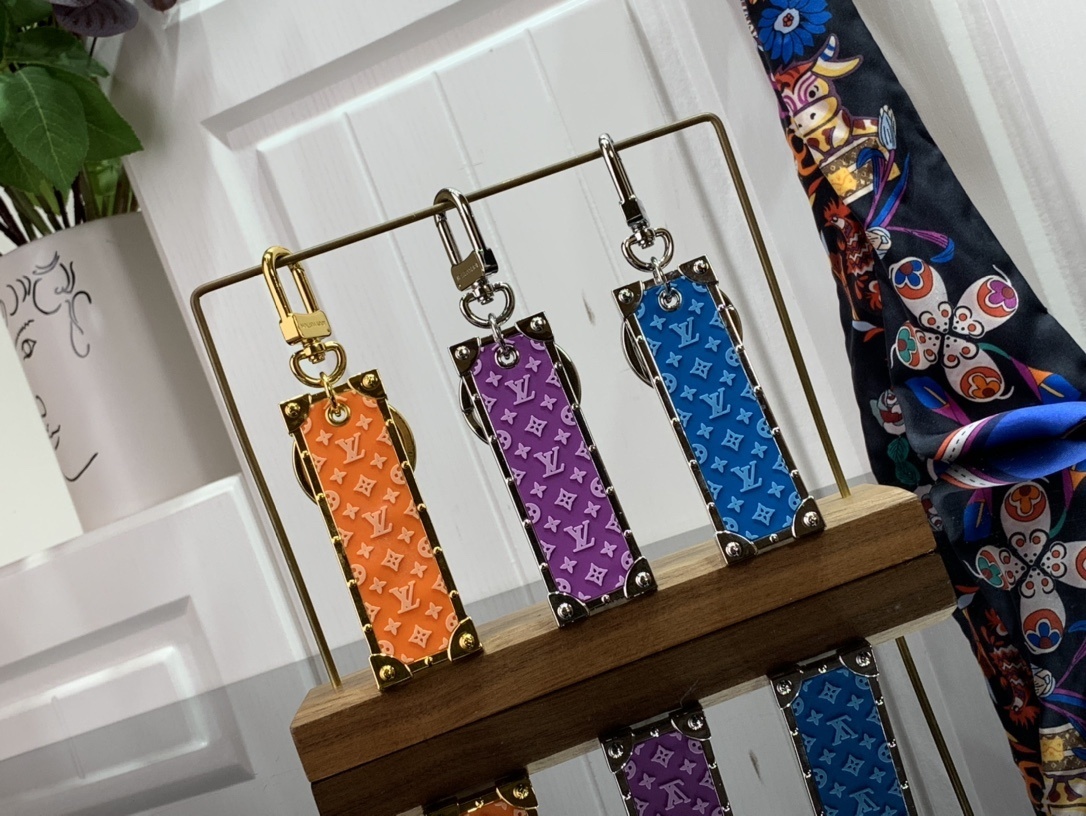 LV KEY HOLDER AND BAG CHARM M68303