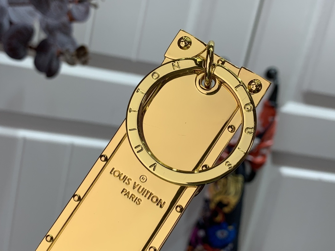 LV KEY HOLDER AND BAG CHARM M68303