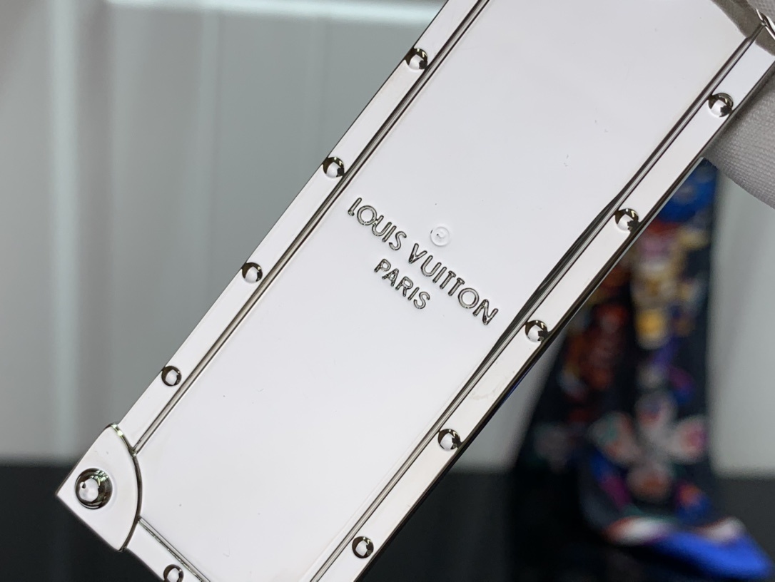 LV KEY HOLDER AND BAG CHARM M68303