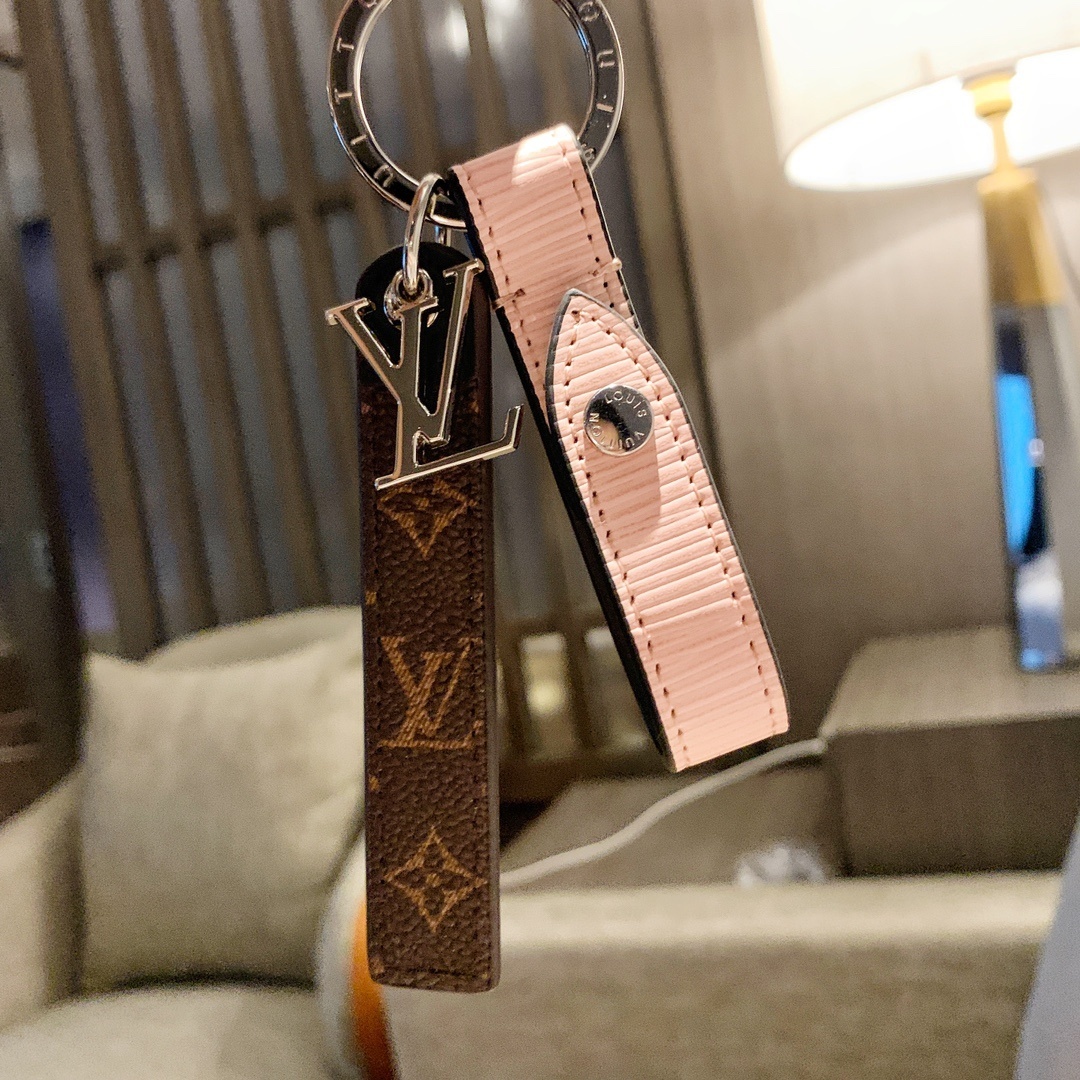 LV KEY HOLDER M68281