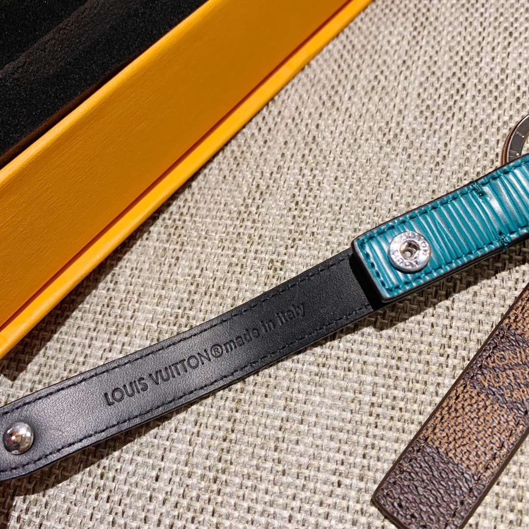 LV KEY HOLDER M68281