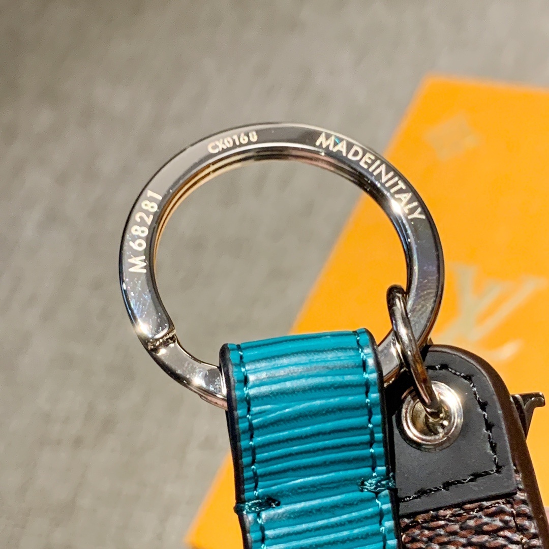 LV KEY HOLDER M68281