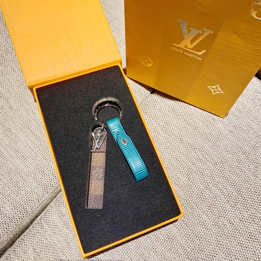 LV KEY HOLDER M68281