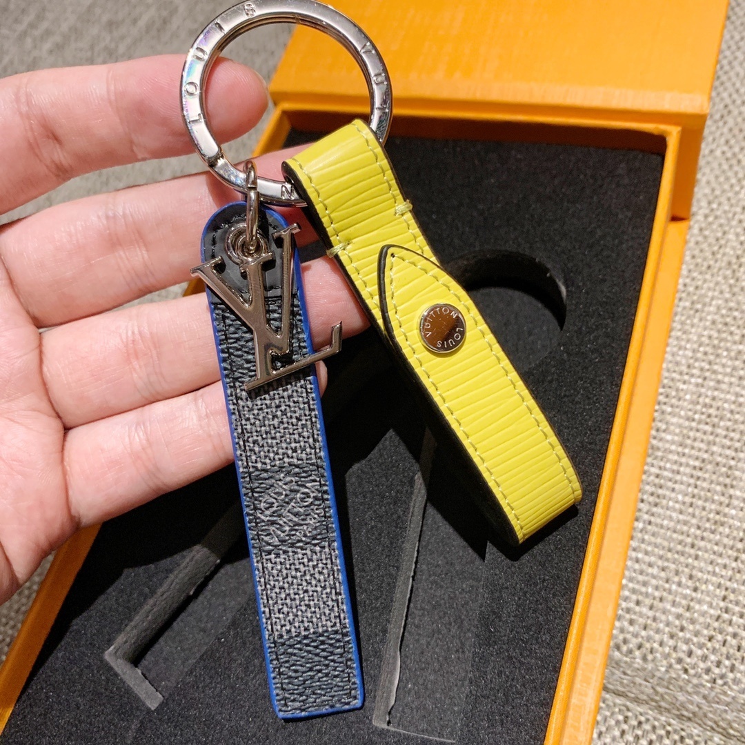 LV KEY HOLDER M68281